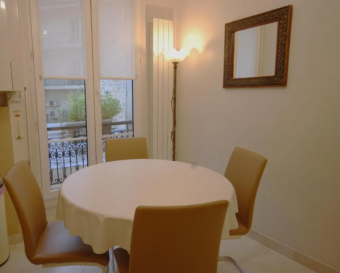 Two-Bedroom Apartment Champs-Elysees