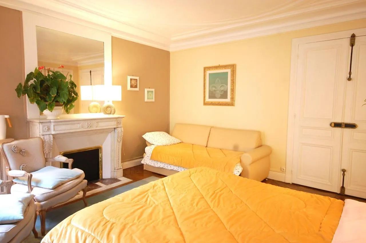 Two-bedroom Champs-elysees