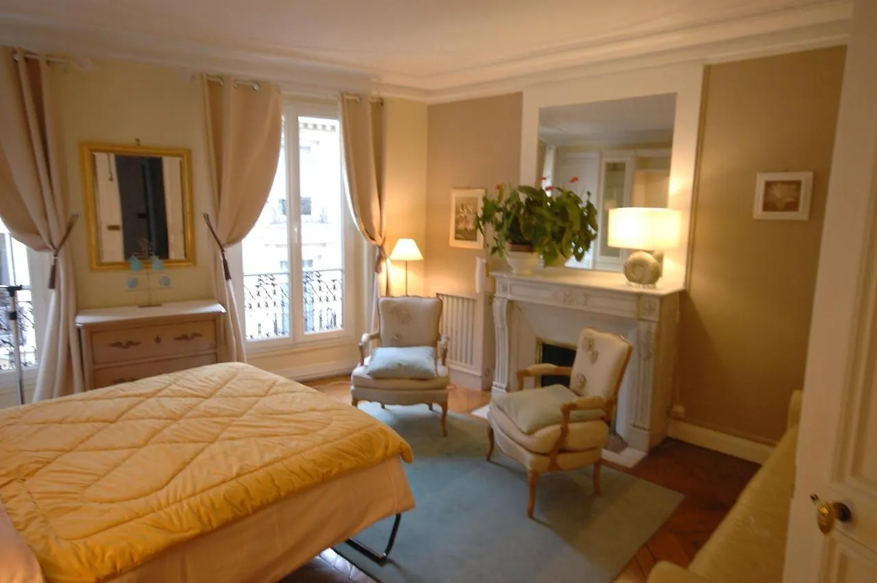Two-Bedroom Apartment Champs-Elysees