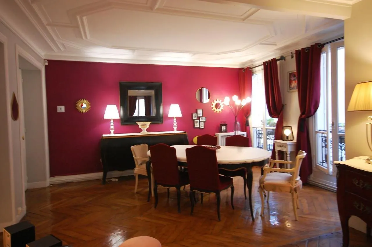 Apartment Two-Bedroom Apartment Champs-Elysees
